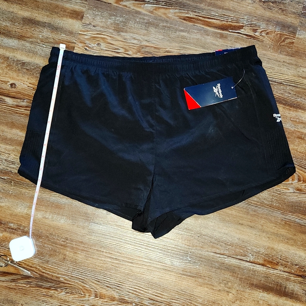 BNWT Reebok Relaxed Shorts - Picture 3 of 4